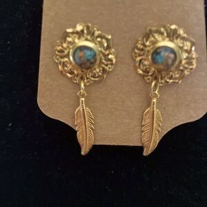 EUC Vintage Gold Tone Native American Post Style Pierced Earrings